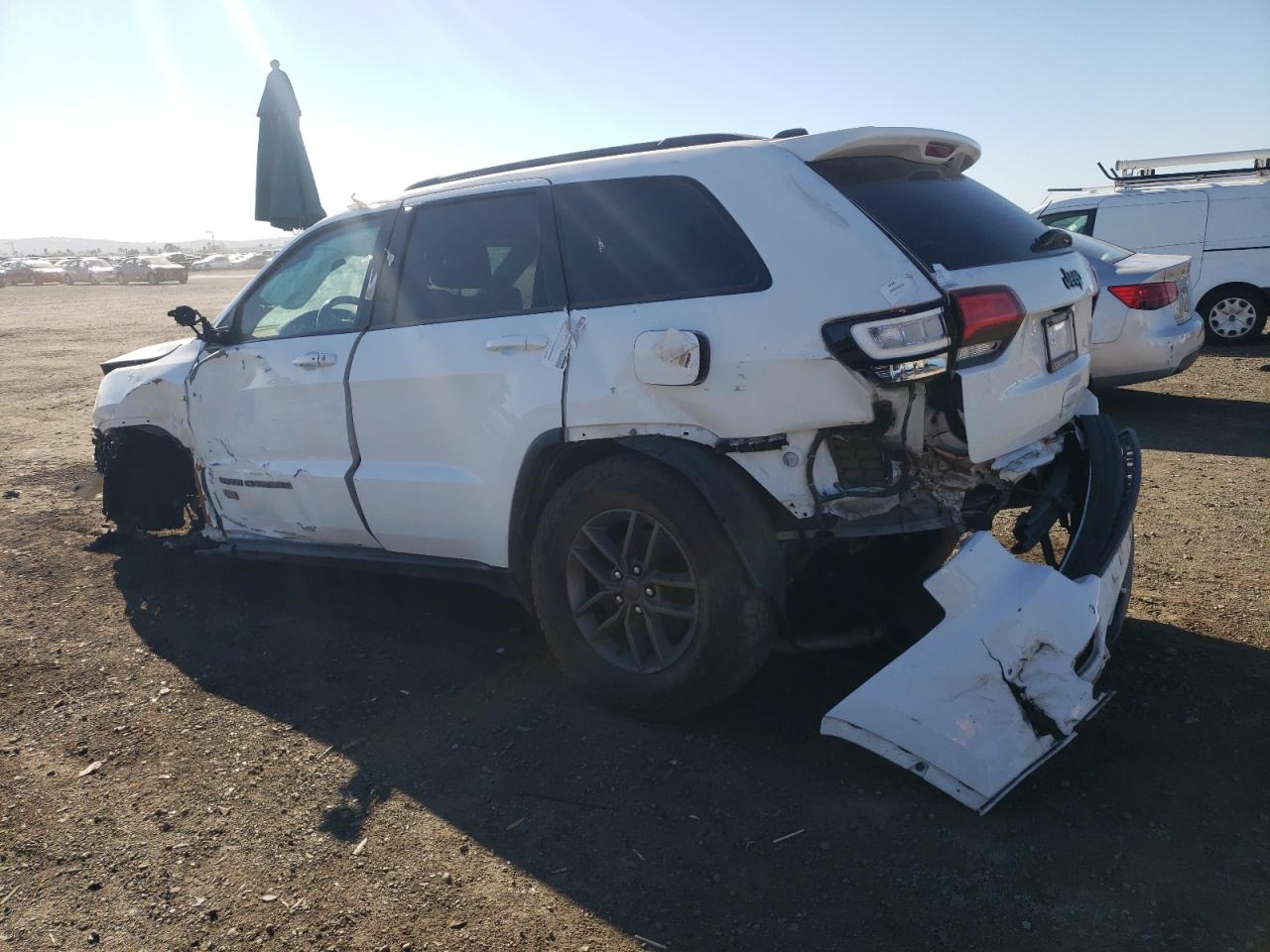 Obraz 2 z 2016 JEEP GRAND CHEROKEE LAREDO 2016 z VIN 1C4RJEAG9GC506612