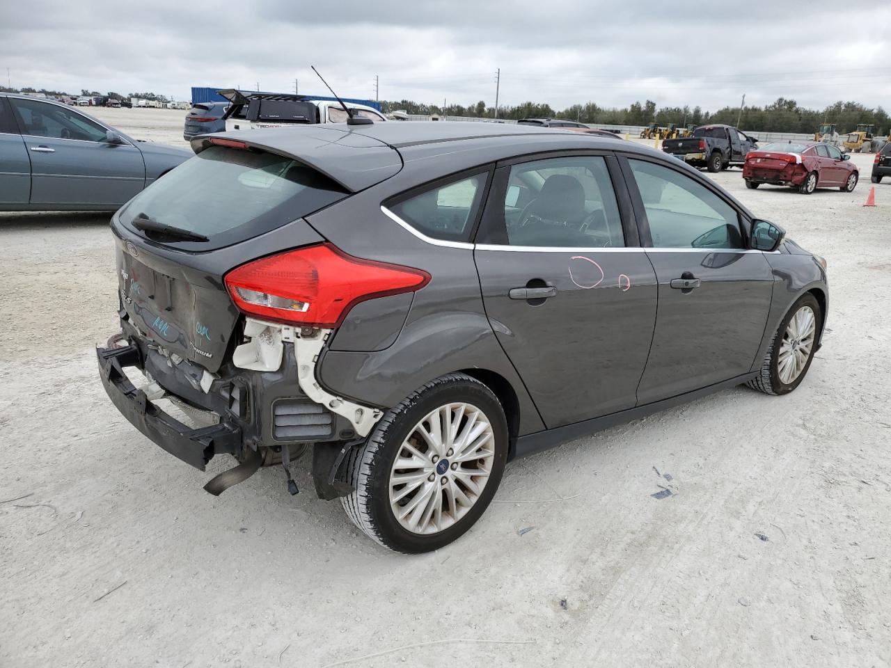 Image 3 of 2015 FORD FOCUS TITANIUM 2015 with VIN 1FADP3N27FL338324