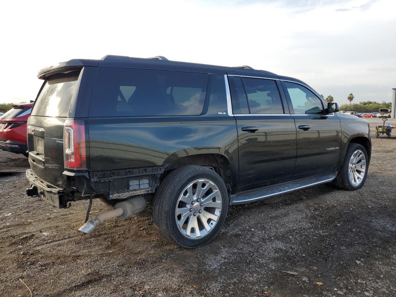 Image 3 of 2016 GMC YUKON XL C1500 SLE 2016 with VIN 1GKS1FKC1GR271515