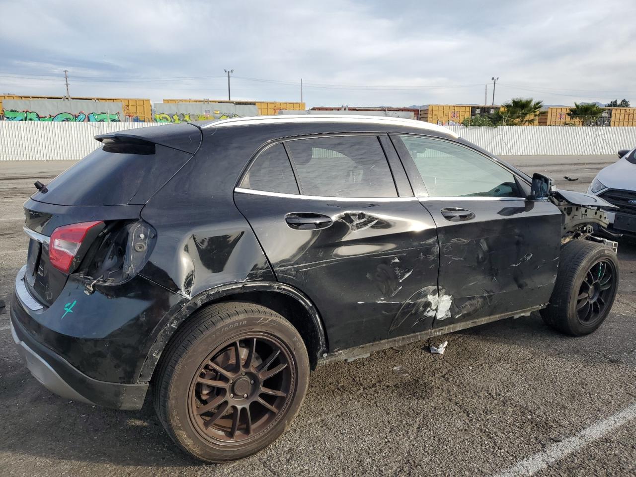 Image 3 of 2019 MERCEDES-BENZ GLA 250 2019 with VIN WDCTG4EB3KU006455