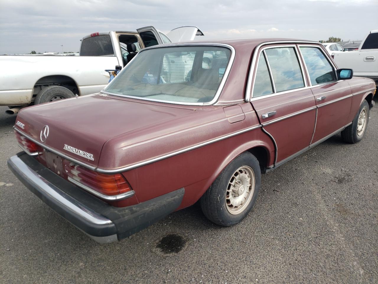 Image 3 of 1982 MERCEDES-BENZ 300 DT 1982 with VIN WDBAB33A8CB010514