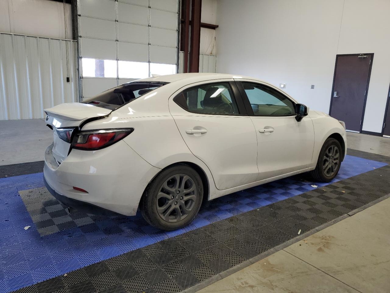 Obraz 3 z 2019 TOYOTA YARIS L 2019 z VIN 3MYDLBYVXKY500651