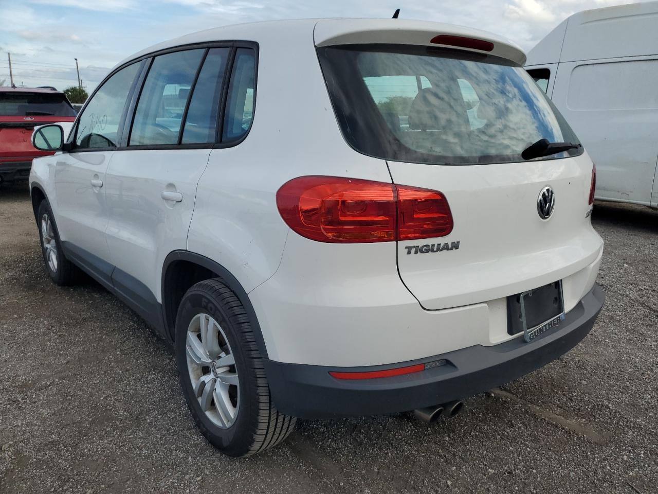 Obraz 2 z 2014 VOLKSWAGEN TIGUAN S 2014 z VIN WVGAV3AX7EW545289