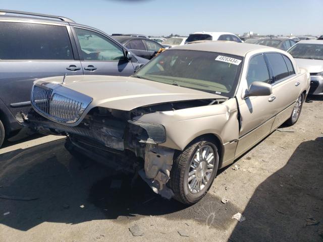 Image 1 of 2007 LINCOLN TOWN CAR SIGNATURE LONG WHEELBASE 2007 with VIN 1LNHM85W67Y613749