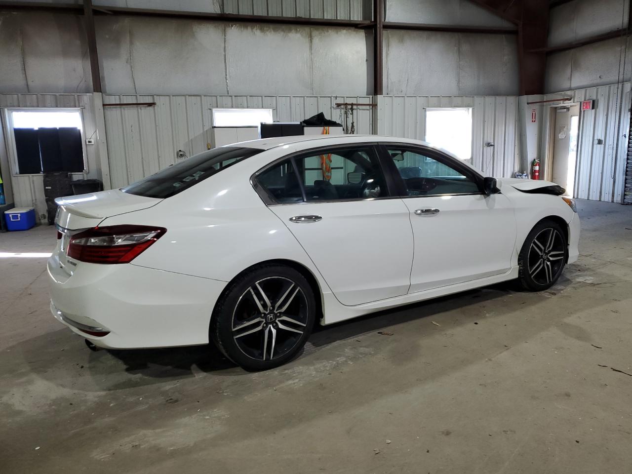 Obraz 3 z 2017 HONDA ACCORD SPORT 2017 z VIN 1HGCR2F52HA007850