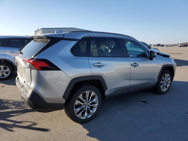 Obraz 3 z 2021 TOYOTA RAV4 XLE PREMIUM 2021 z VIN 2T3A1RFV5MW225251