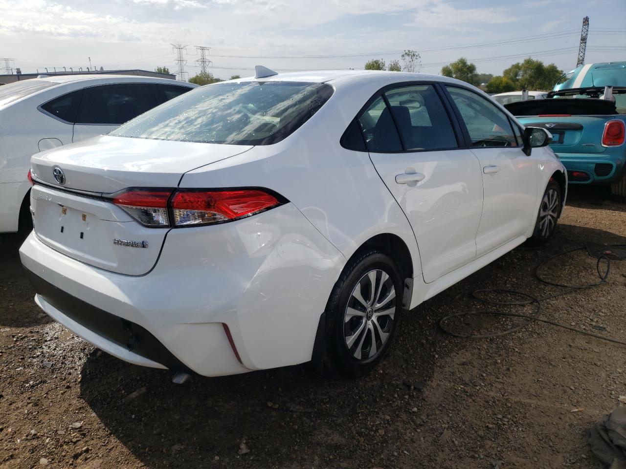 Image 3 of 2022 TOYOTA COROLLA LE 2022 with VIN JTDEAMDE1NJ040671