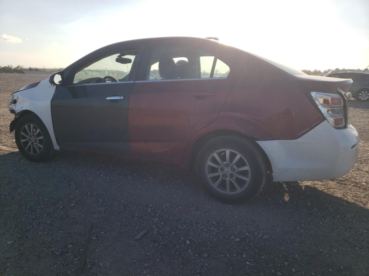 Изображение 2 2018 CHEVROLET SONIC LT 2018 с VIN 1G1JD5SH9J4102120