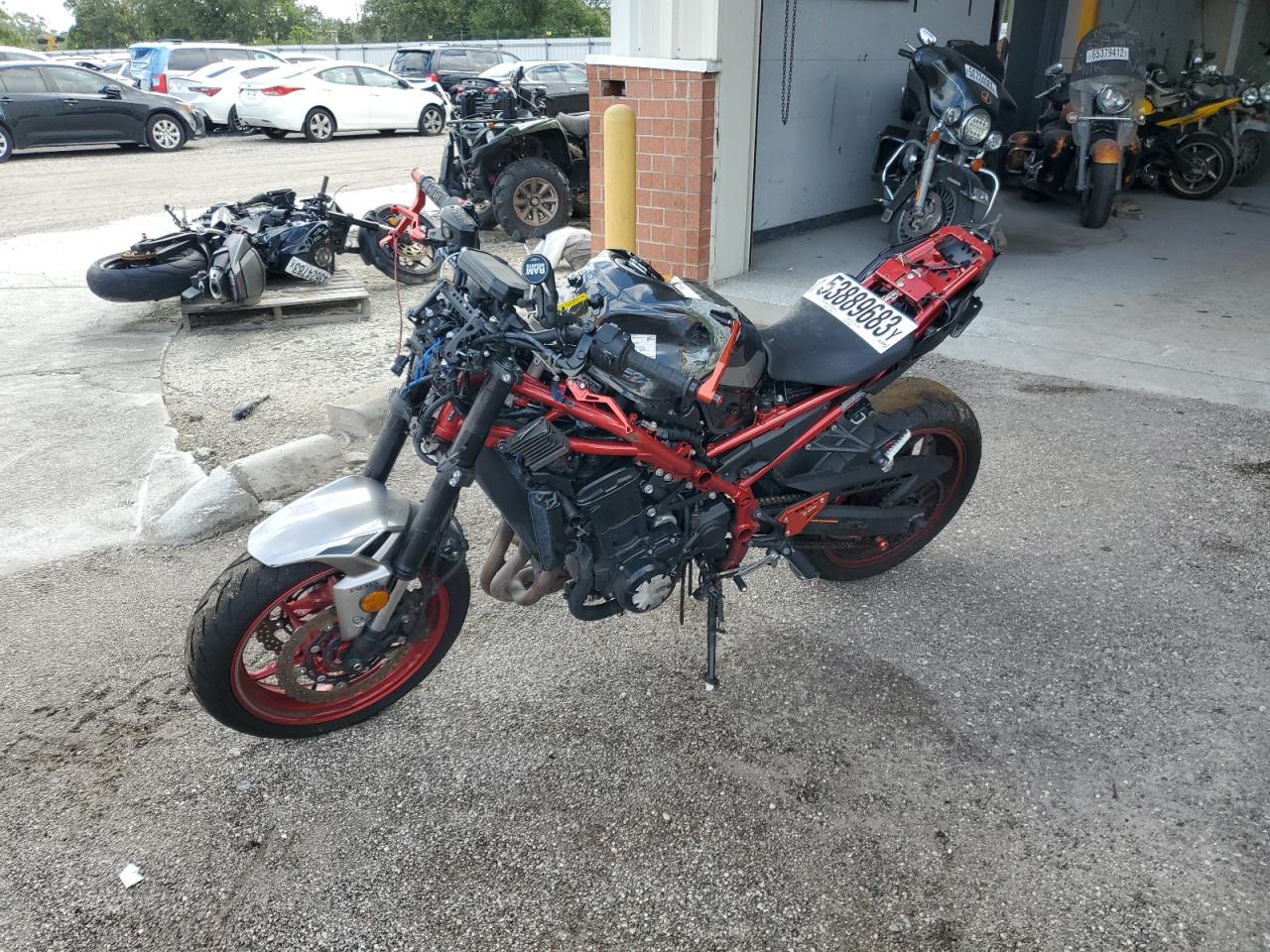 Image 2 of 2023 KAWASAKI ZR900 F 2023 with VIN ML5ZRDF13PDA57538