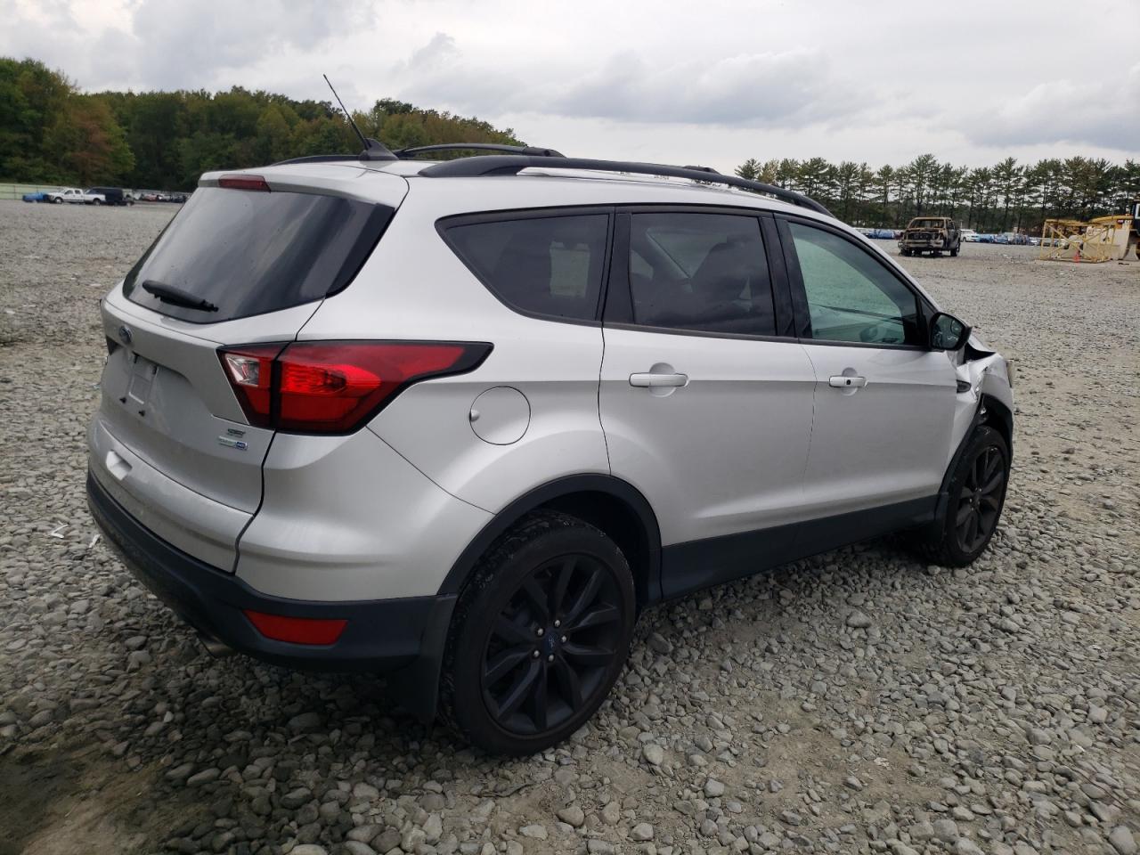 Изображение 3 2019 FORD ESCAPE SE 2019 с VIN 1FMCU9GD8KUB91995