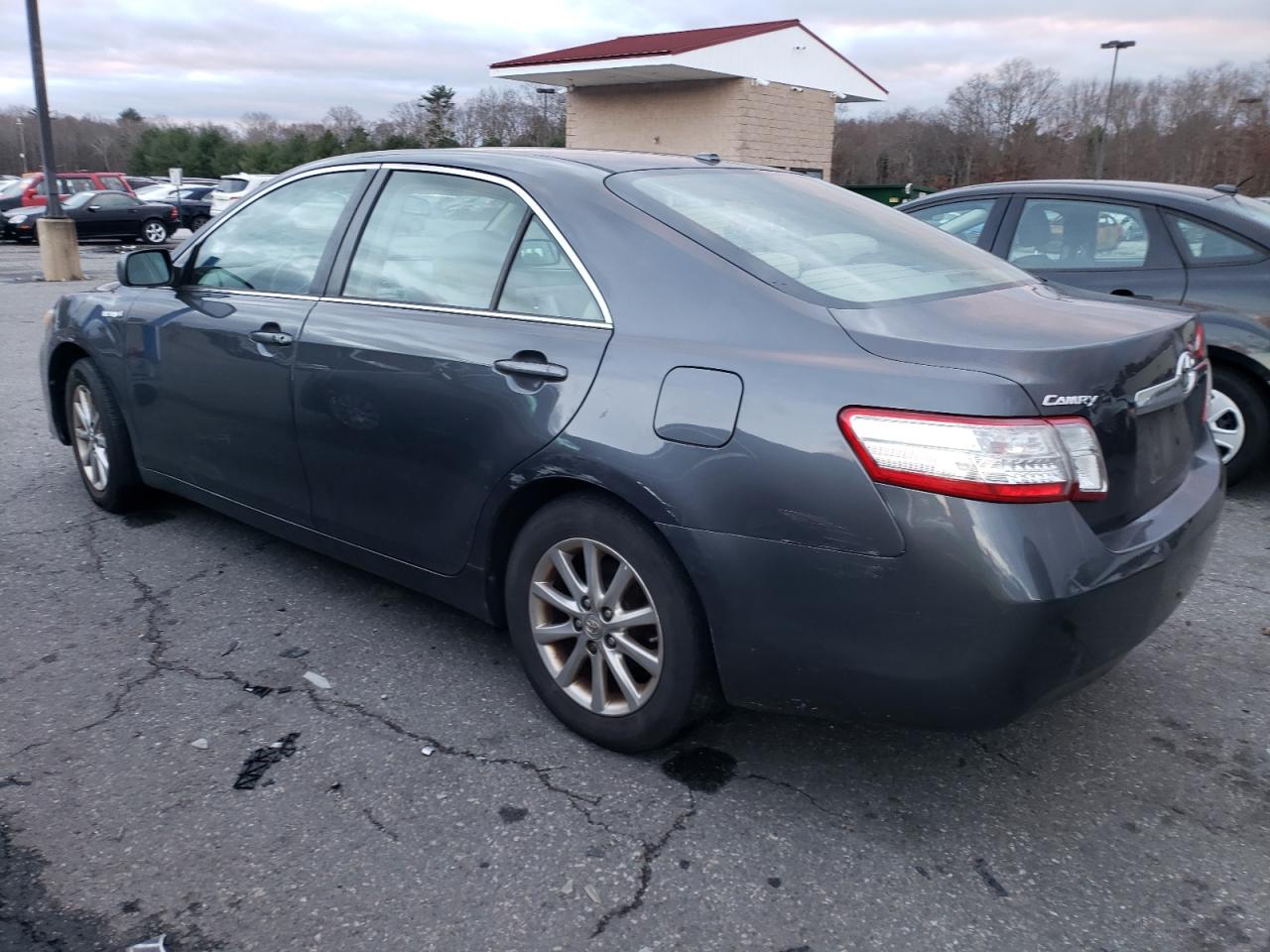 Image 2 of 2010 TOYOTA CAMRY HYBRID 2010 with VIN 4T1BB3EKXAU112776