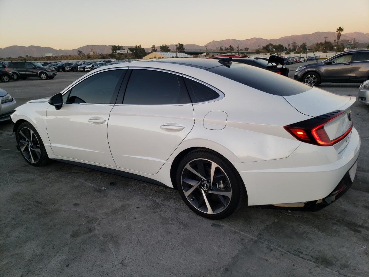 Image 2 of 2022 HYUNDAI SONATA SEL PLUS 2022 with VIN KMHL44J24NA225642