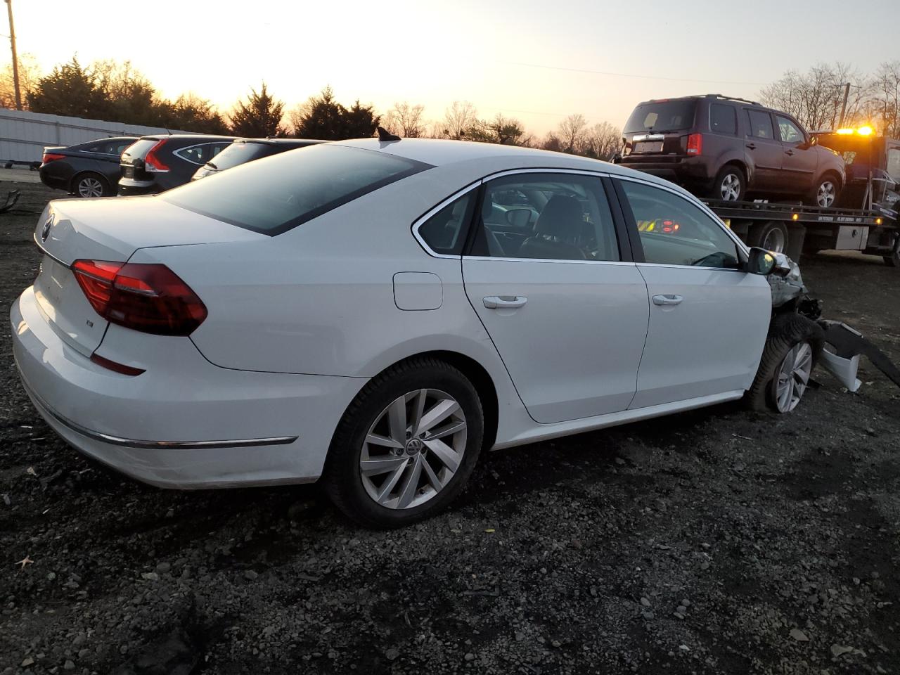 Image 3 of 2018 VOLKSWAGEN PASSAT SE 2018 with VIN 1VWBA7A32JC004295