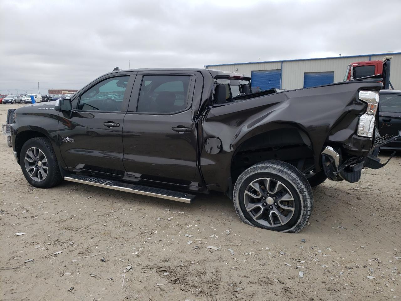 Изображение 2 2021 CHEVROLET SILVERADO C1500 LT 2021 с VIN 3GCPWCED5MG318224