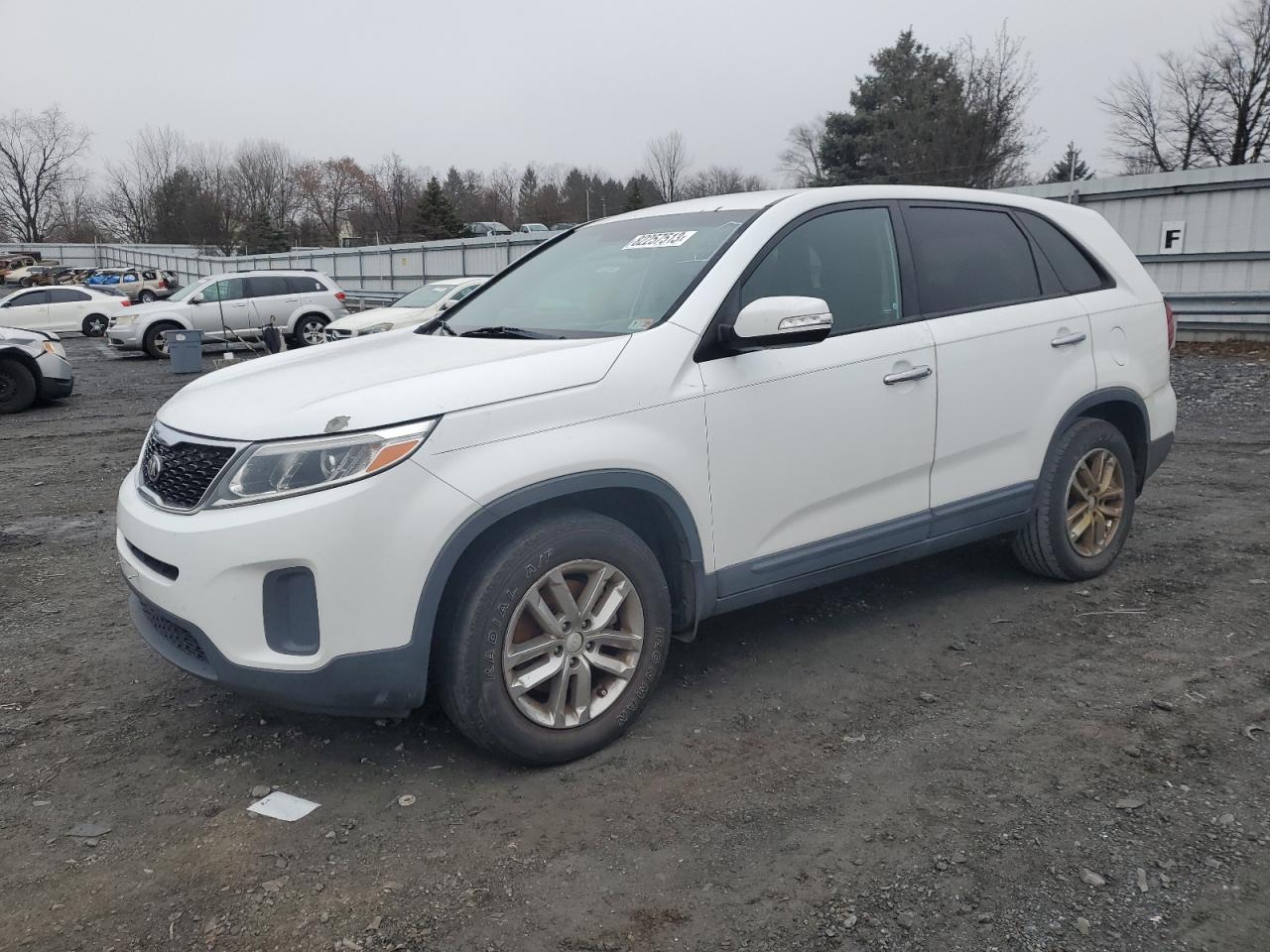 Image 1 of 2015 KIA SORENTO LX 2015 with VIN 5XYKT3A6XFG561295