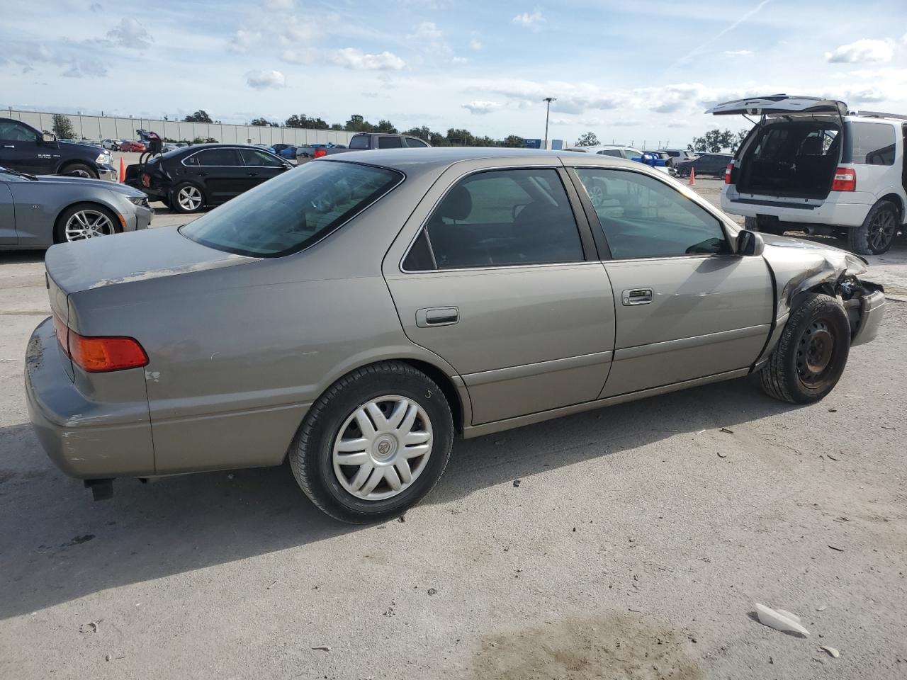 Image 3 of 2001 TOYOTA CAMRY CE 2001 with VIN 4T1BG22K31U068927