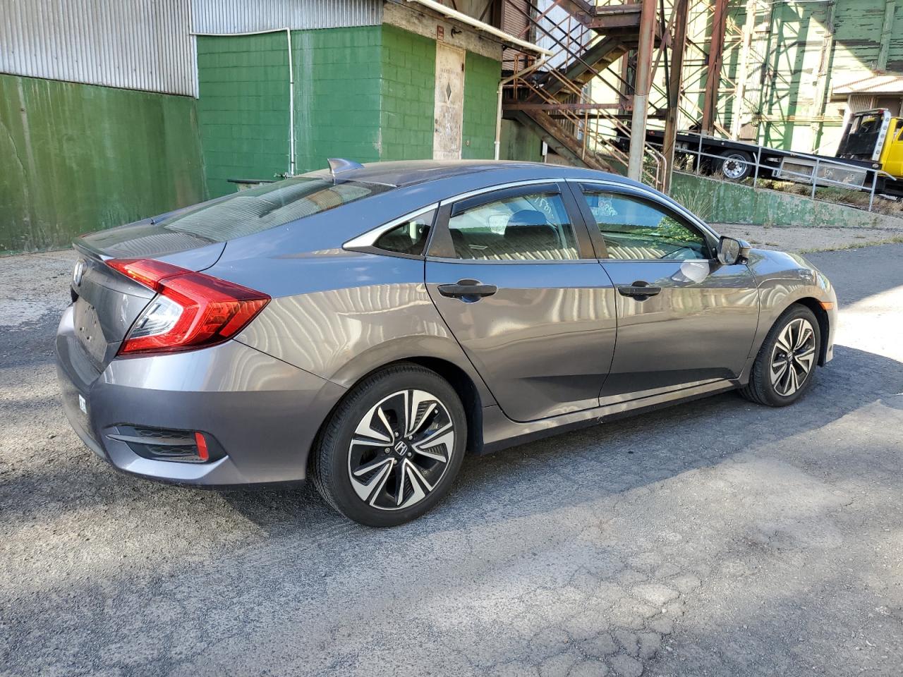 Image 3 of 2018 HONDA CIVIC EX 2018 with VIN 2HGFC1E37JH646466