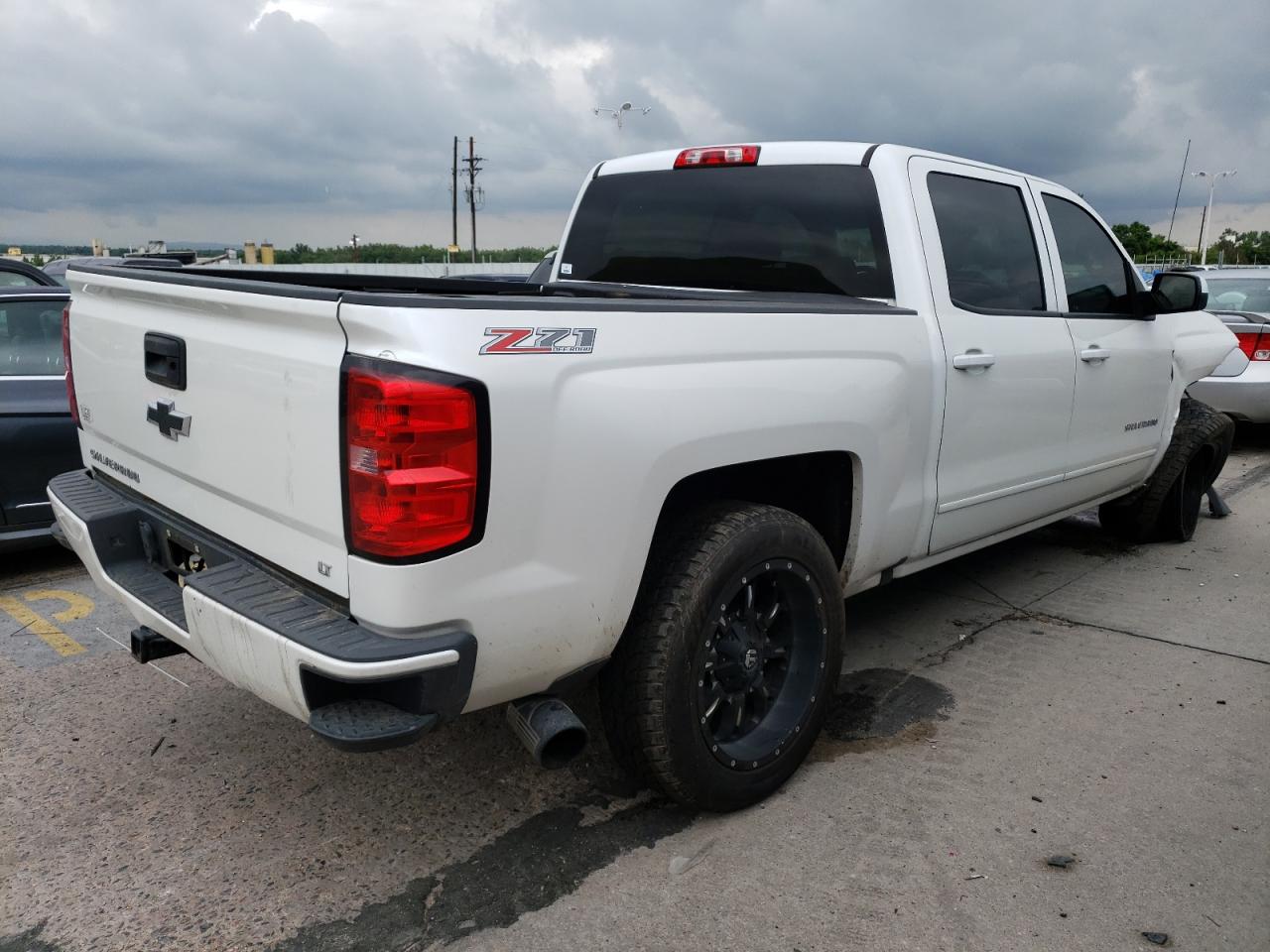 Image 3 of 2016 CHEVROLET SILVERADO K1500 LT 2016 with VIN 3GCUKREC2GG281677