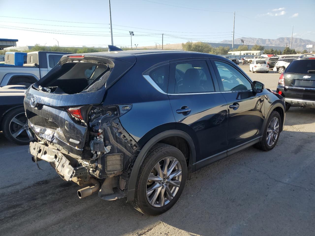 Image 3 of 2019 MAZDA CX-5 GRAND TOURING 2019 with VIN JM3KFBDM5K0619123