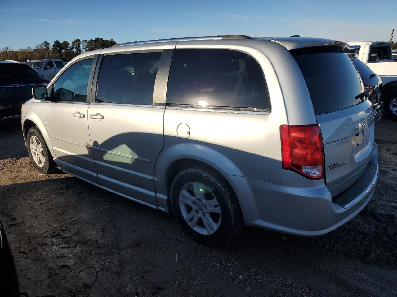 Image 2 of 2012 DODGE GRAND CARAVAN CREW 2012 with VIN 2C4RDGDGXCR366960