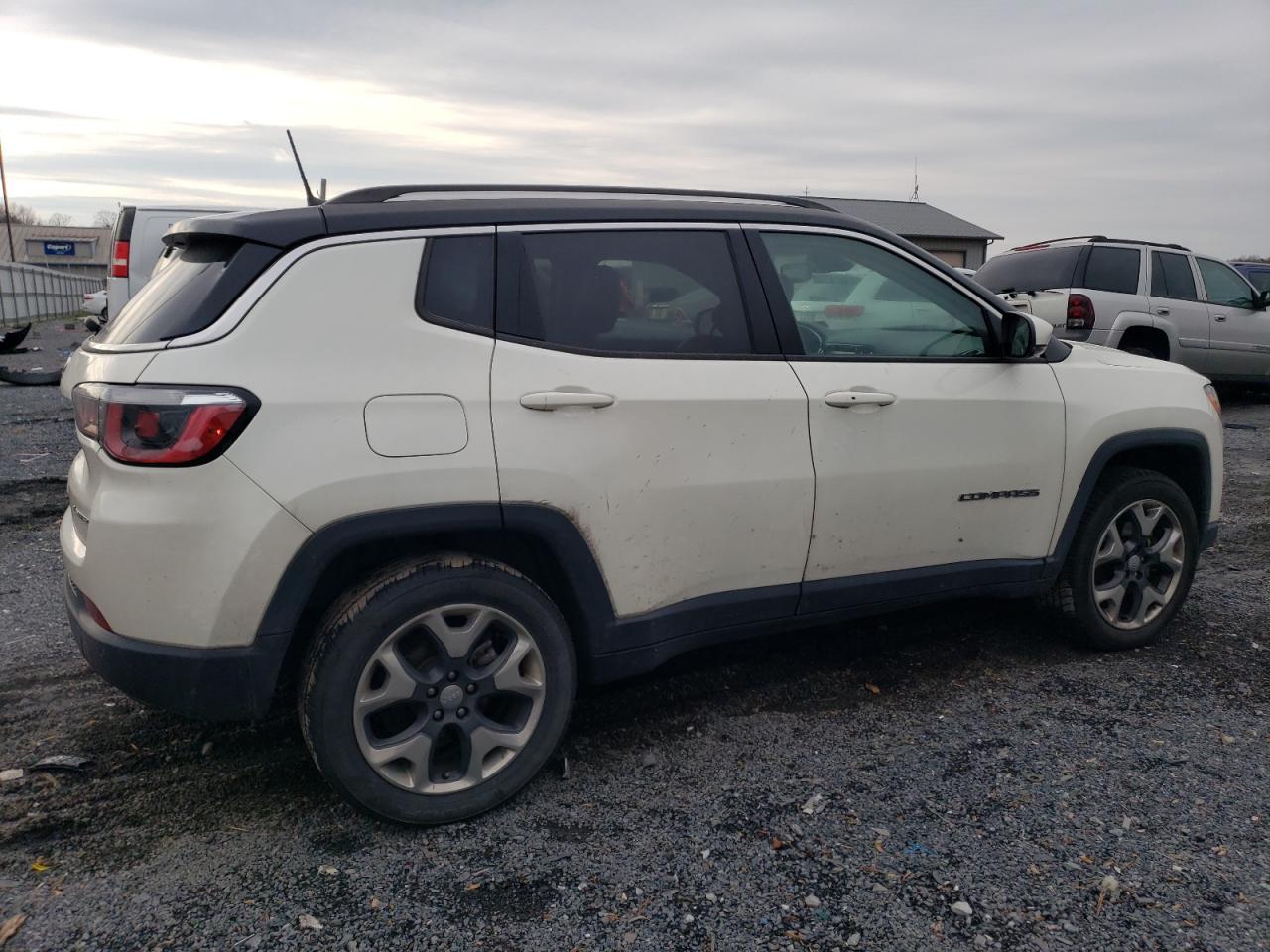 Image 3 of 2018 JEEP COMPASS LIMITED 2018 with VIN 3C4NJDCB9JT284854