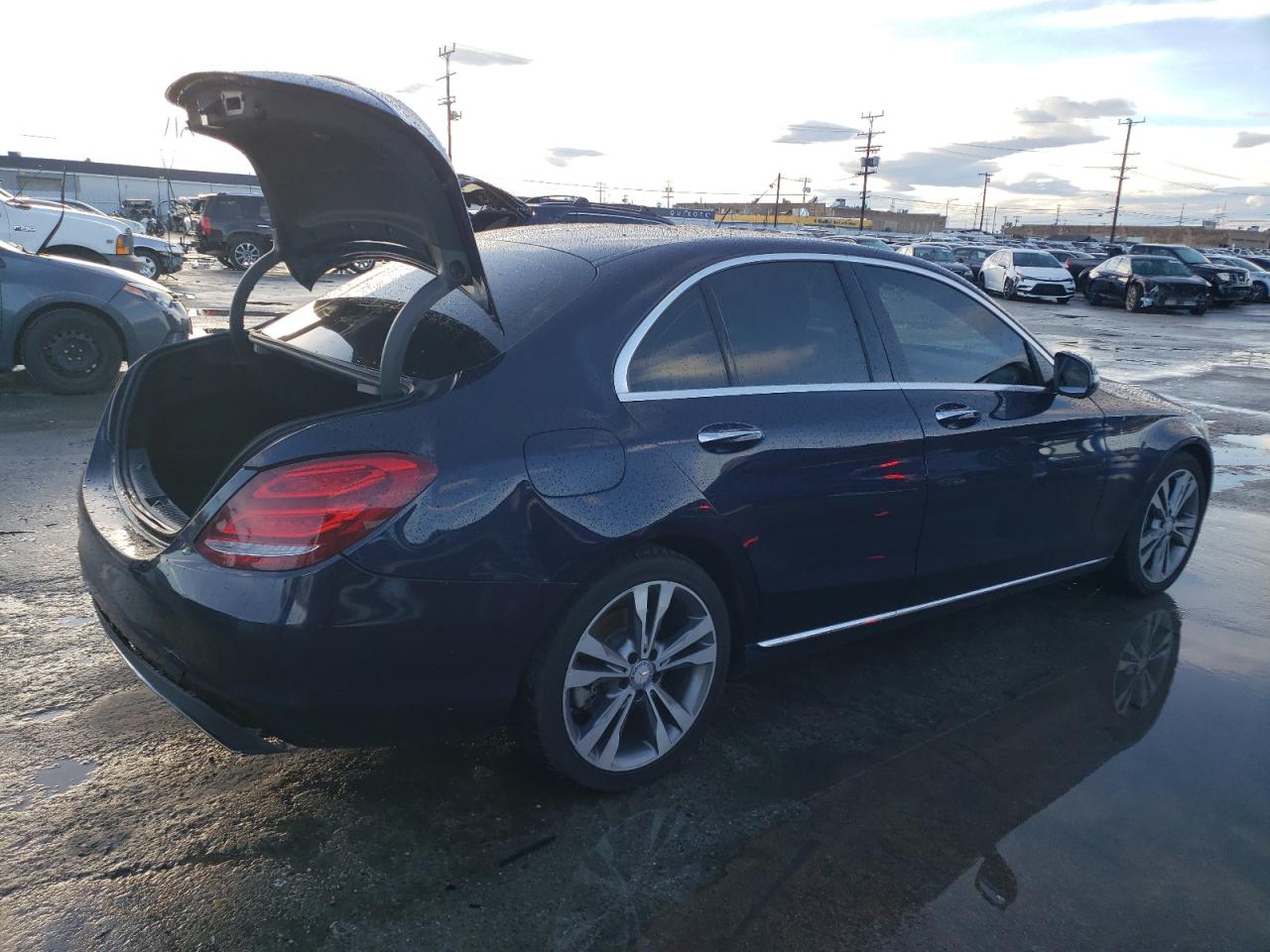 Obraz 3 z 2017 MERCEDES-BENZ C 300 2017 z VIN 55SWF4JB7HU187670