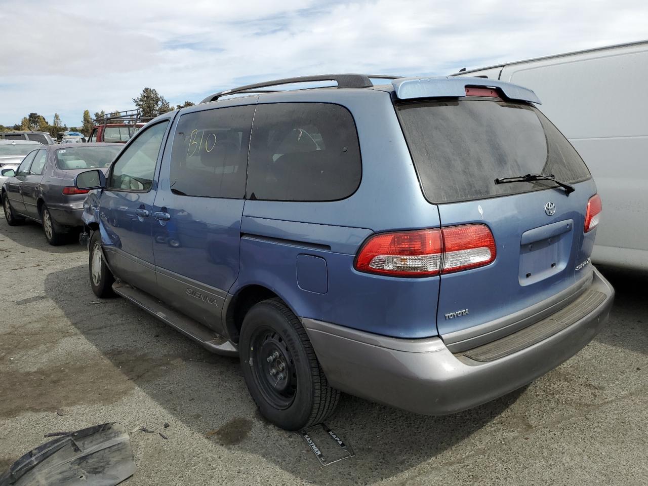 Изображение 2 2003 TOYOTA SIENNA LE 2003 с VIN 4T3ZF13C53U527968