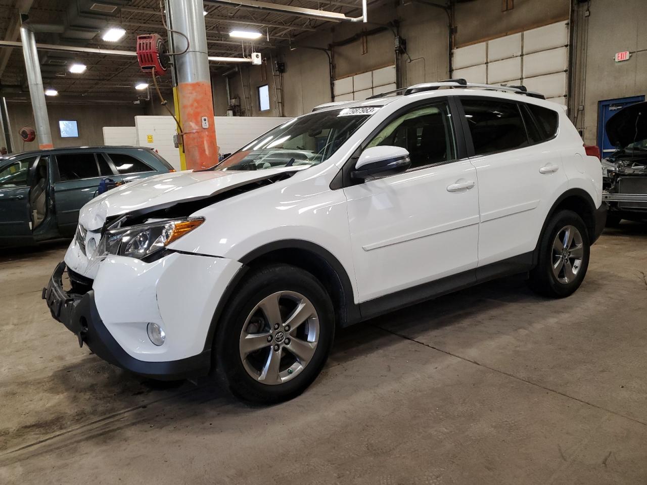 Obraz 1 z 2015 TOYOTA RAV4 XLE 2015 z VIN JTMRFREV9FD164850