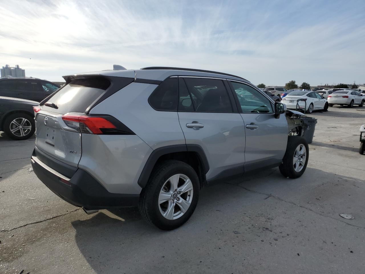 Изображение 3 2021 TOYOTA RAV4 XLE 2021 с VIN 2T3W1RFV4MW113871