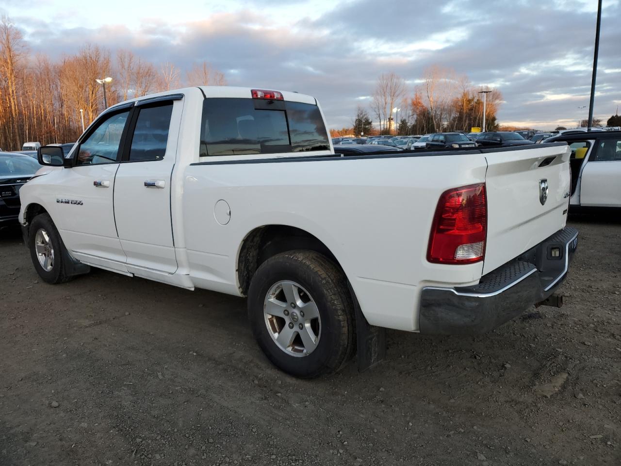Изображение 2 2011 DODGE RAM 1500  2011 с VIN 1D7RV1GP1BS684409