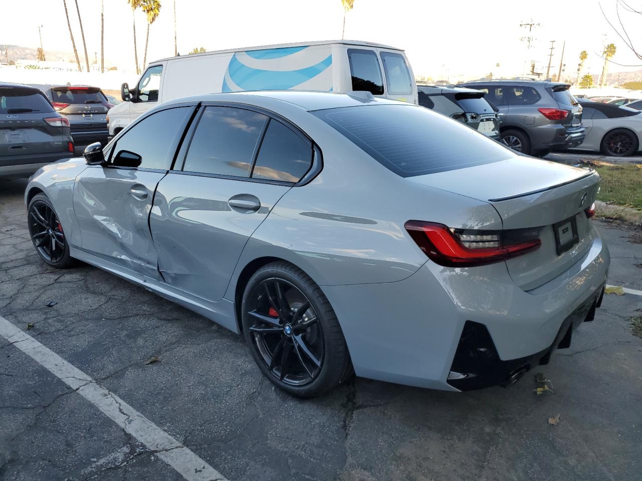 Изображение 2 2024 B M W 3 SERIES 4D SEDAN 330I MSPORT 2024 с VIN 3MW69FF06R8E14877
