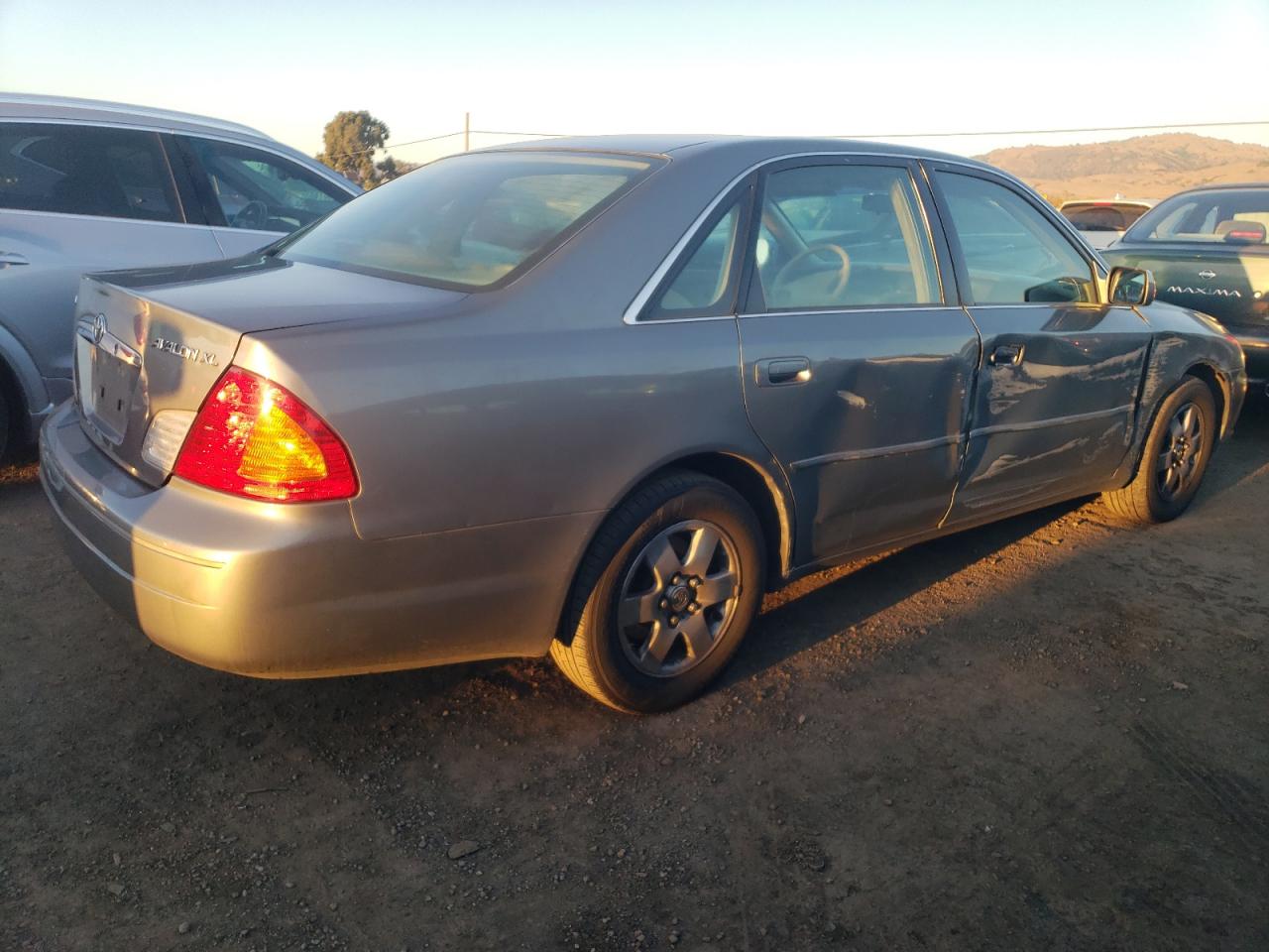 Image 3 of 2001 TOYOTA AVALON XL 2001 with VIN 4T1BF28B61U155666