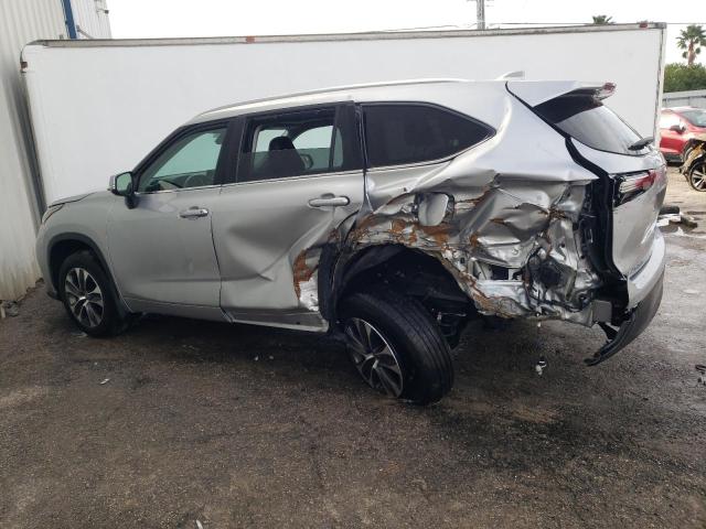 Obraz 2 z 2021 TOYOTA HIGHLANDER XLE 2021 z VIN 5TDGZRBH9MS549131