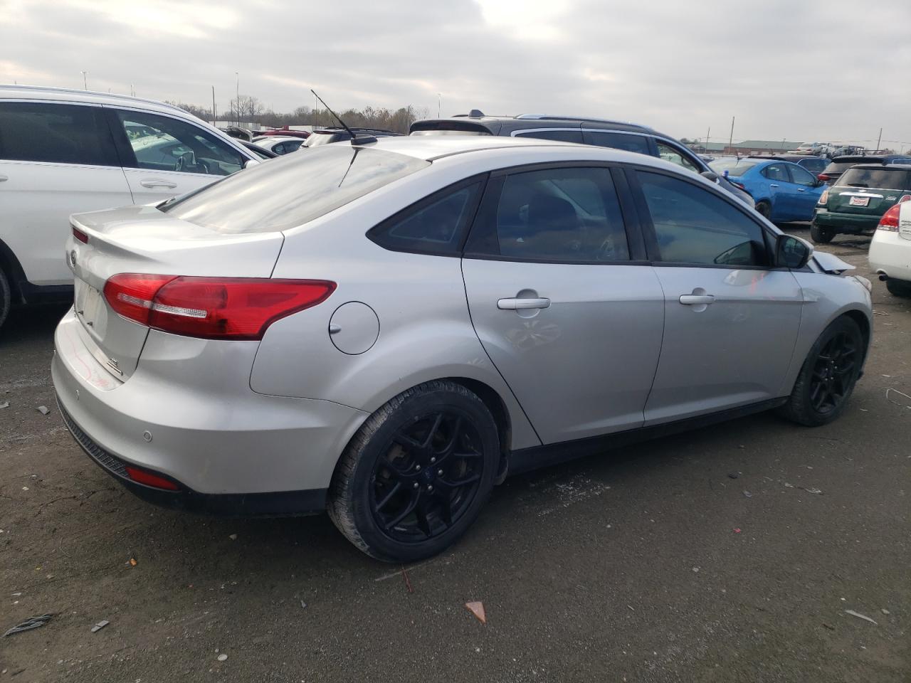 Image 3 of 2016 FORD FOCUS SE 2016 with VIN 1FADP3F22GL307501
