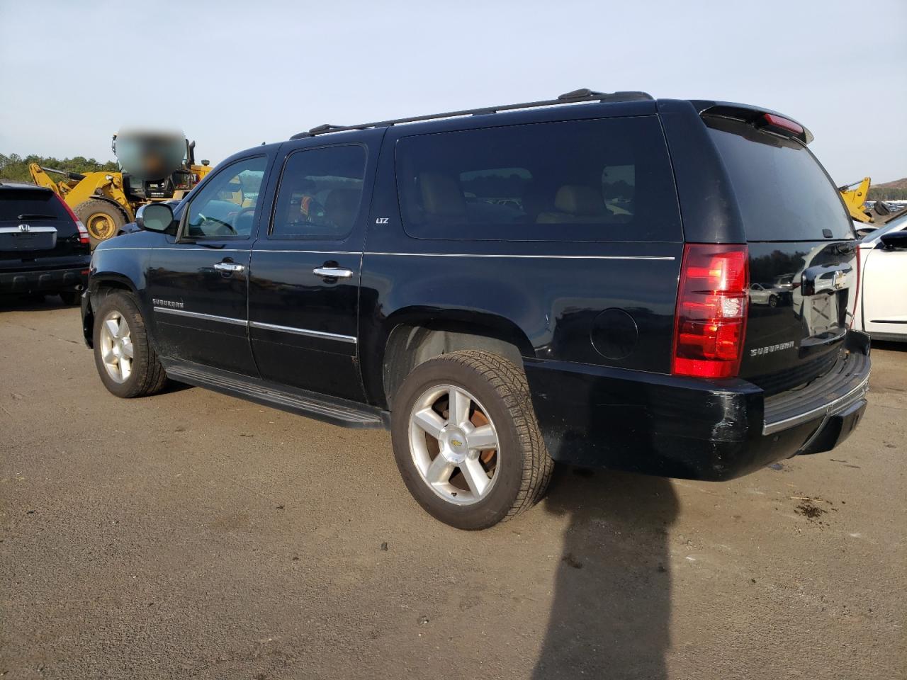 Image 2 of 2011 CHEVROLET SUBURBAN K1500 LTZ 2011 with VIN 1GNSKKE33BR375498