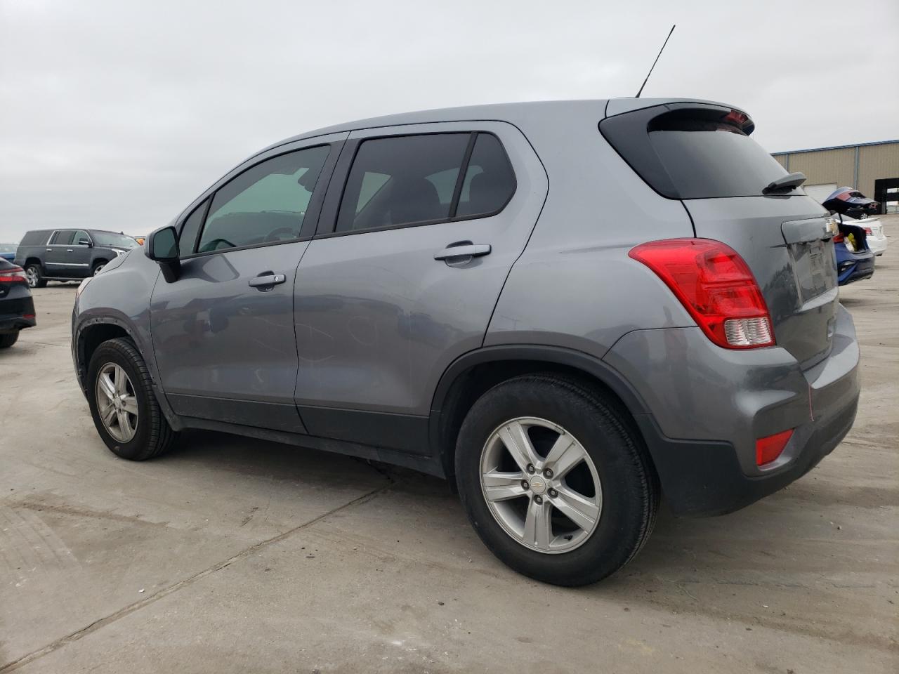 Obraz 2 z 2020 CHEVROLET TRAX LS 2020 z VIN 3GNCJKSB0LL289092