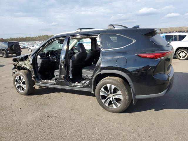 Image 2 of 2021 TOYOTA HIGHLANDER XLE 2021 with VIN 5TDHZRBH4MS122475