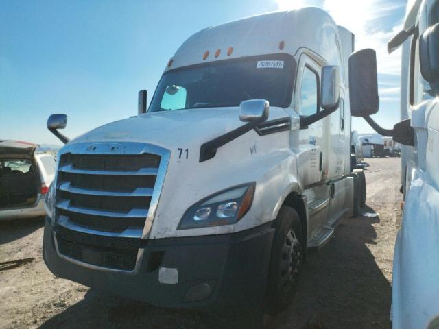 Image 2 of 2018 FREIGHTLINER CASCADIA 126 2018 with VIN 3AKJHHDR6JSJY9934