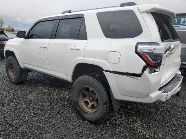 Изображение 2 2022 TOYOTA 4RUNNER SR5/SR5 PREMIUM 2022 с VIN JTENU5JR6N6024730