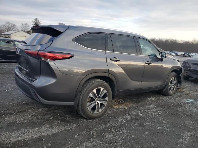 Image 3 of 2021 TOYOTA HIGHLANDER XLE 2021 with VIN 5TDGZRBH4MS072687