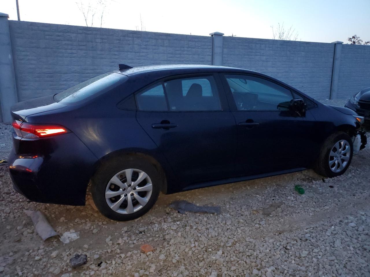 Image 3 of 2022 TOYOTA COROLLA LE 2022 with VIN 5YFEPMAEXNP326100