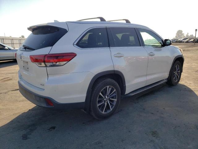 Image 3 of 2018 TOYOTA HIGHLANDER SE 2018 with VIN 5TDKZRFH4JS535010