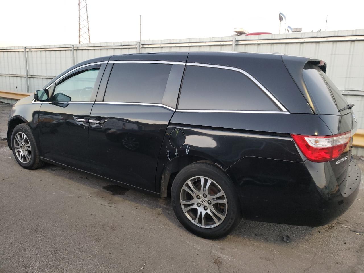 Image 2 of Honda Odyssey Exl 2011 with VIN 5FNRL5H69BB056480