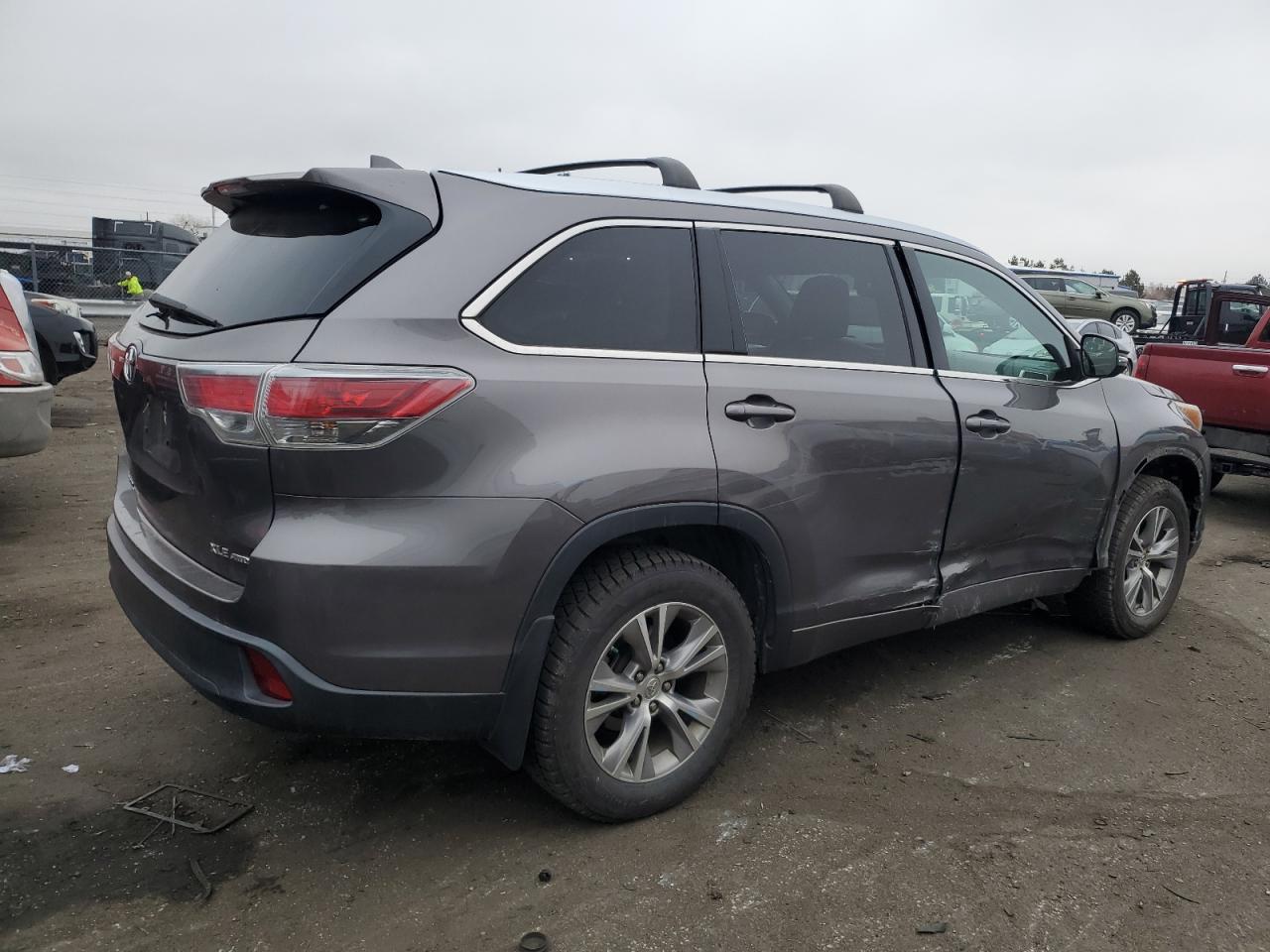Image 3 of 2015 TOYOTA HIGHLANDER XLE 2015 with VIN 5TDJKRFH4FS123564