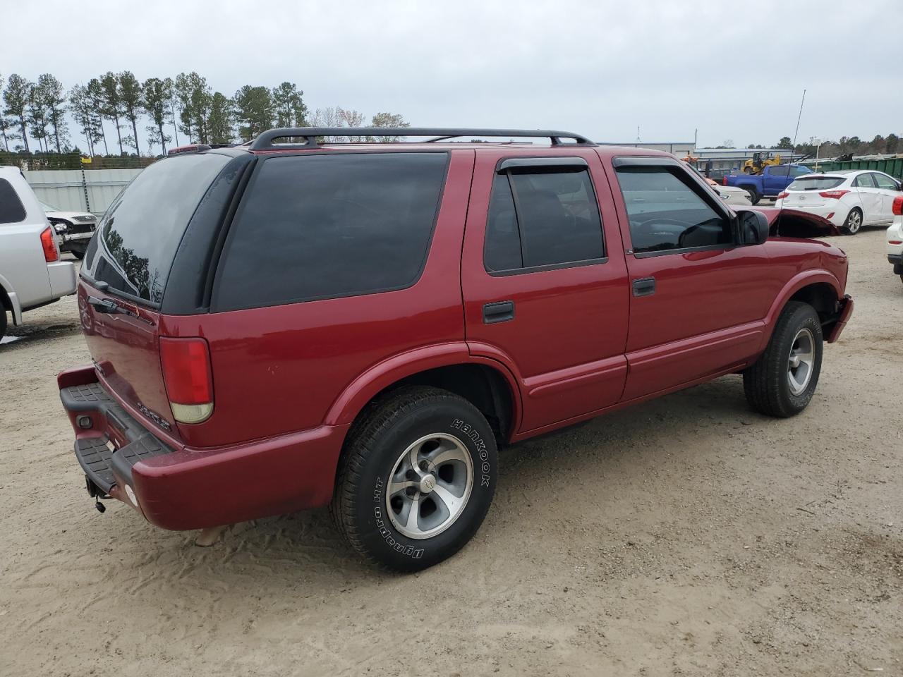 Image 3 of 2002 CHEVROLET BLAZER  2002 with VIN 1GNCS13W92K106104