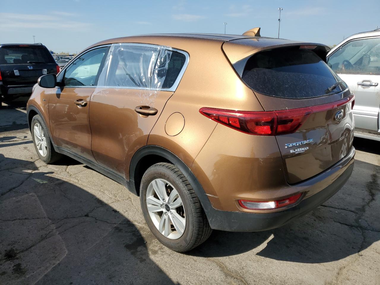 Изображение 3 2018 KIA SPORTAGE LX 2018 с VIN KNDPMCAC8J7463347