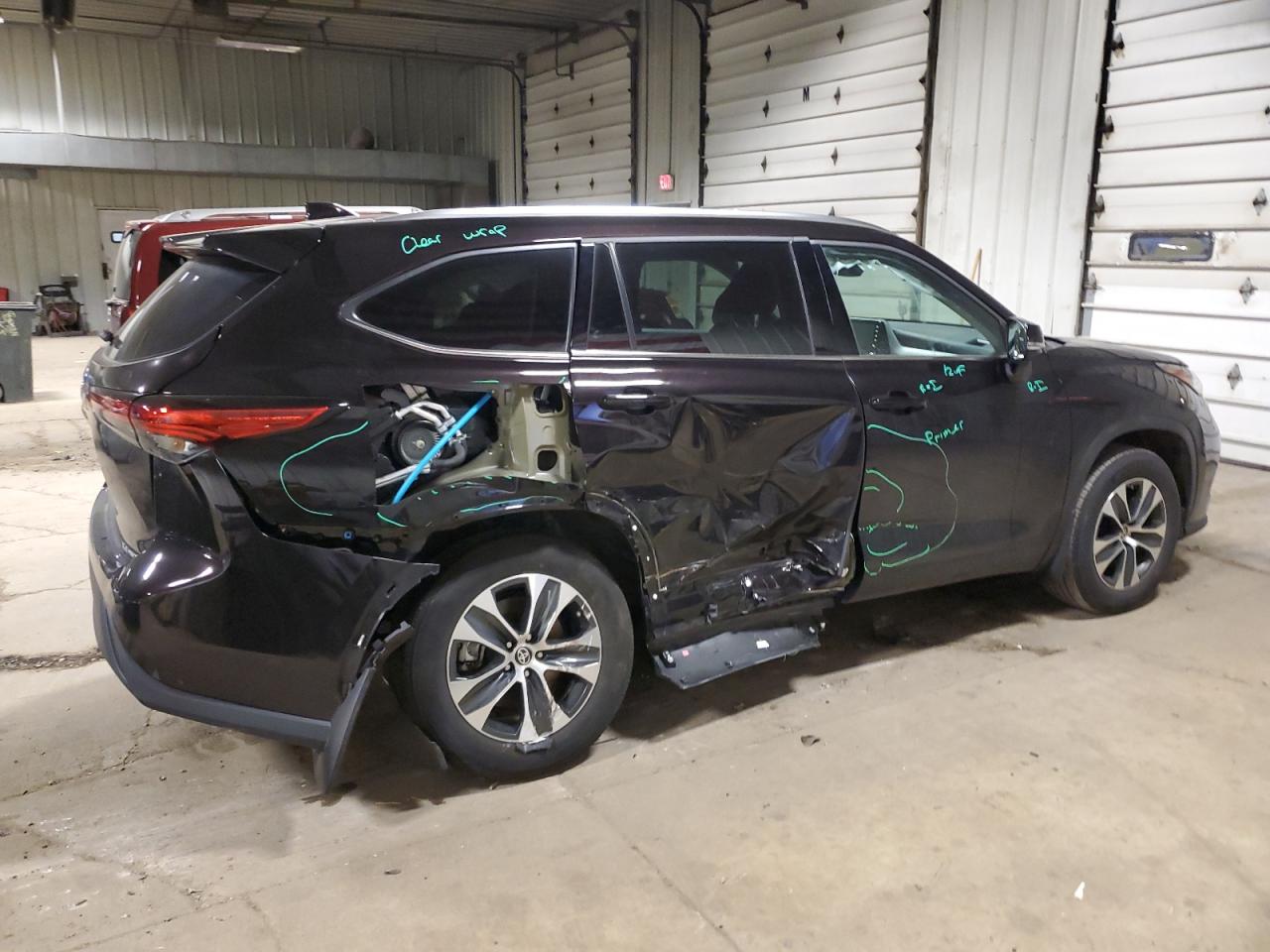 Obraz 3 z 2021 TOYOTA HIGHLANDER XLE 2021 z VIN 5TDGZRBH5MS106703