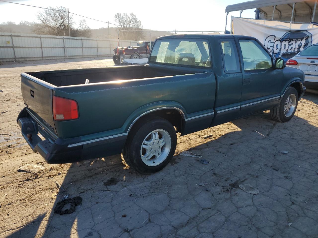 Obraz 3 z 1996 CHEVROLET S TRUCK S10 1996 z VIN 1GCCS19X0T8197903