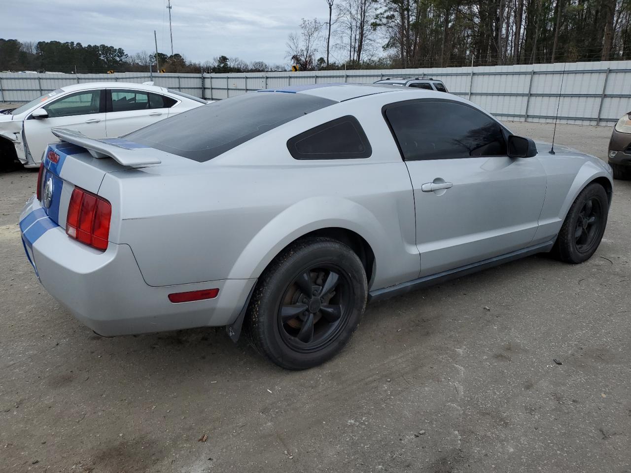 Image 3 of 2006 FORD MUSTANG  2006 with VIN 1ZVFT80N365183043