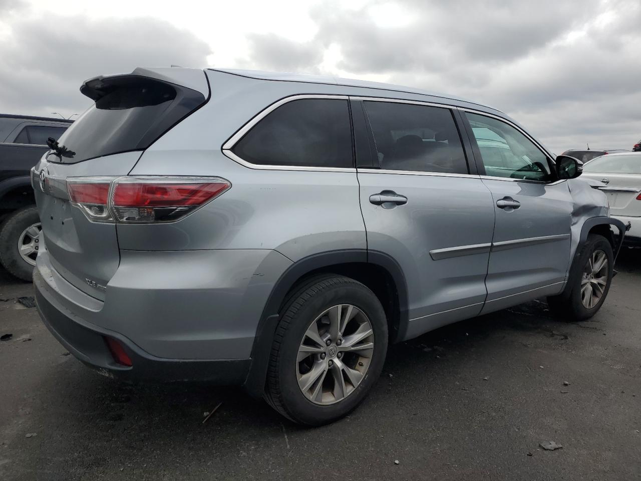 Изображение 3 2014 TOYOTA HIGHLANDER XLE 2014 с VIN 5TDJKRFH3ES051366